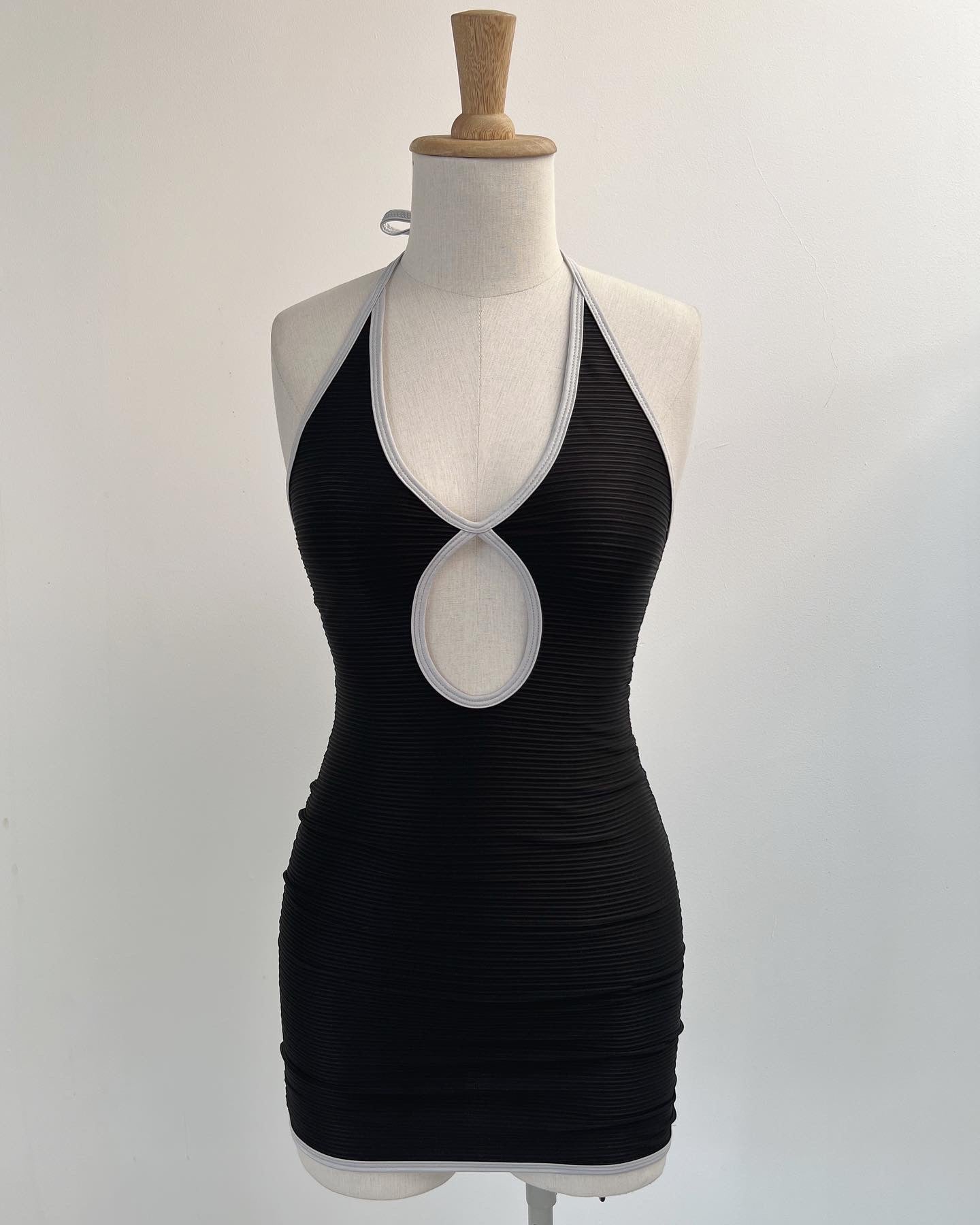 VESTIDO SESGO NEGRO