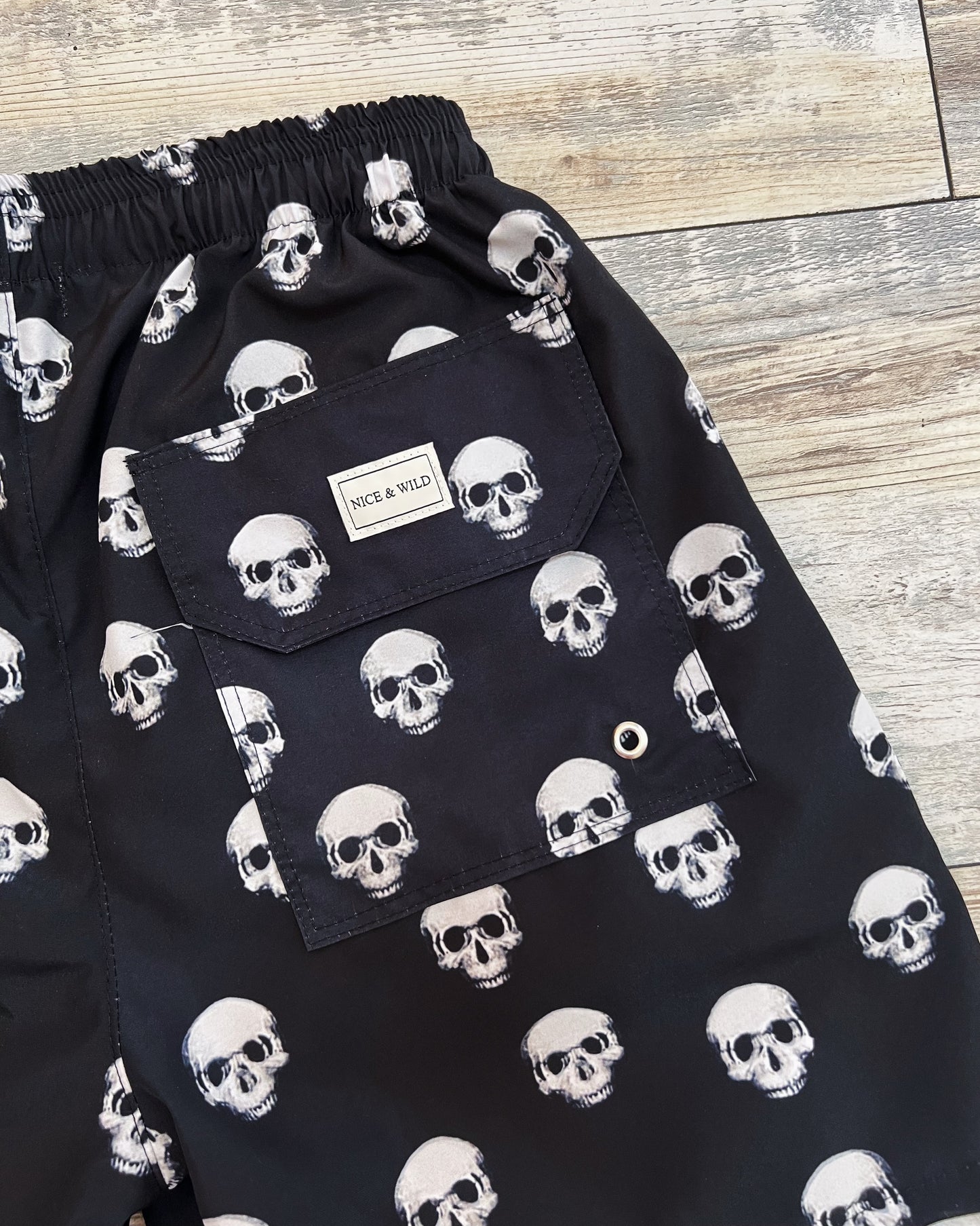 PANTALONCINI CON TESCHIO