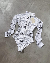 BODY WITH WHITE MARBLE CLOSURE