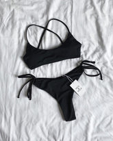 BLACK STRAPPED CROSSOVER BIKINI