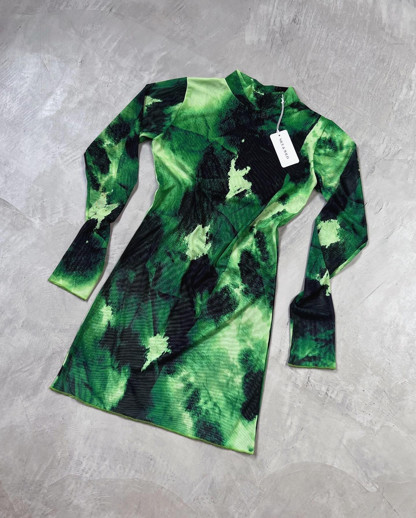 ABITO IN RETE VERDE ASTRATTO