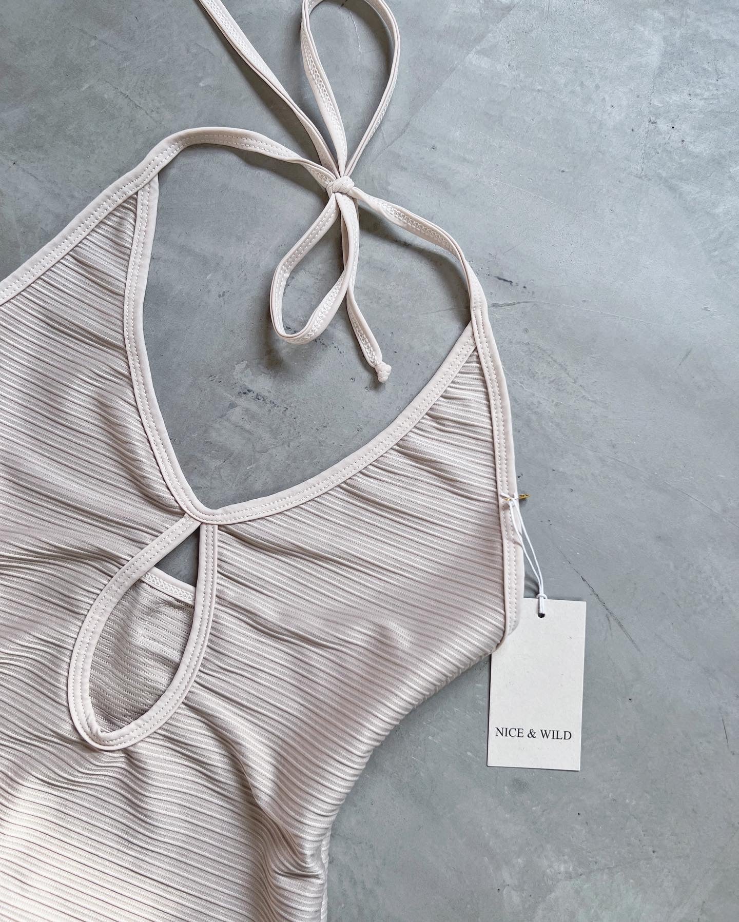VESTIDO SESGO NUDE