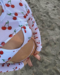 SET BIKINI CEREZAS BLANCO + FALDA EN MALLA