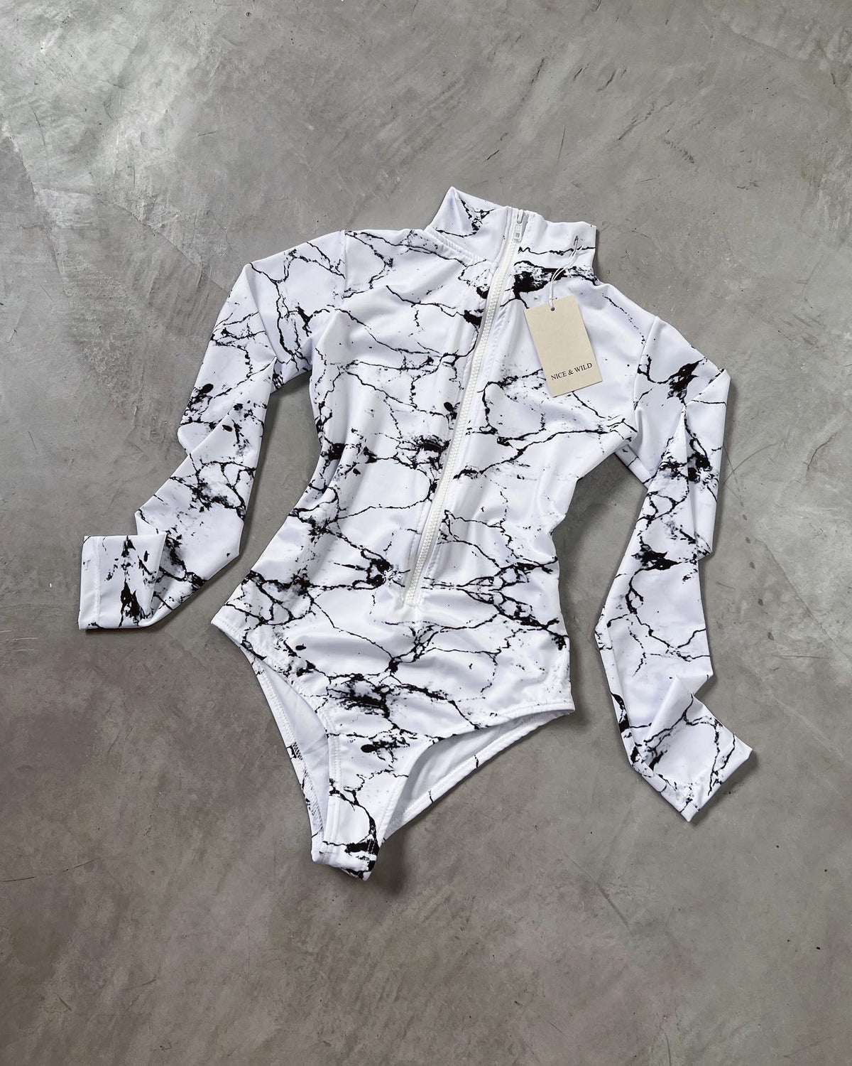 BODY WITH WHITE MARBLE CLOSURE