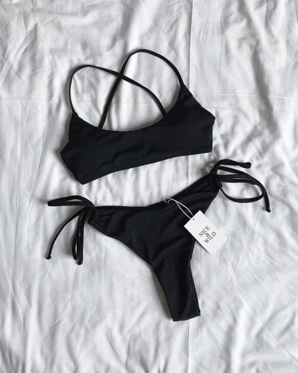 BLACK STRAPPED CROSSOVER BIKINI