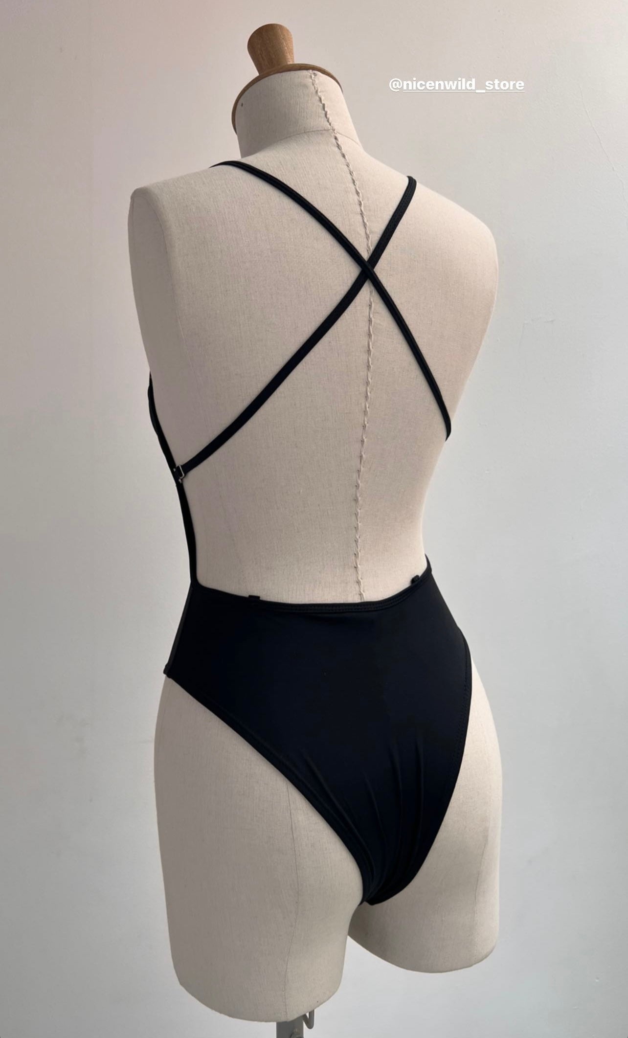 BODY TIRAS NEGRO