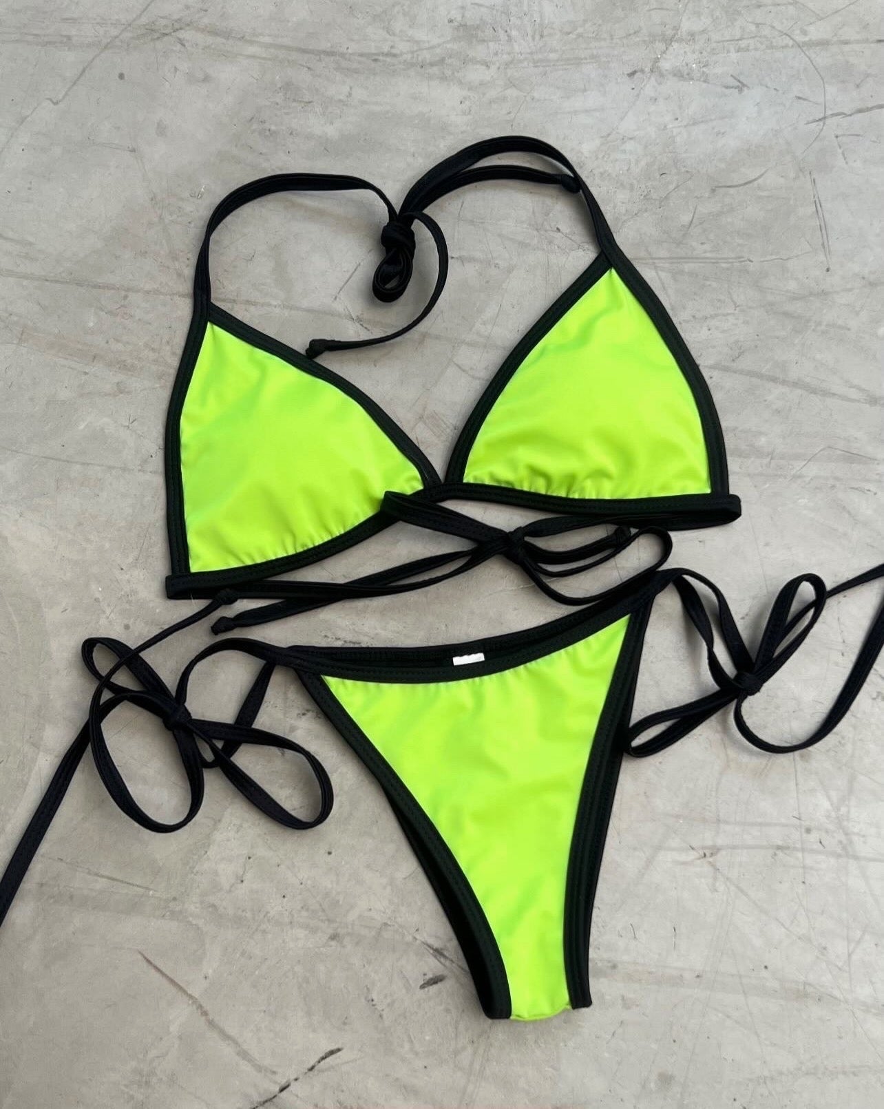 TRIÁNGULO VERDE NEON